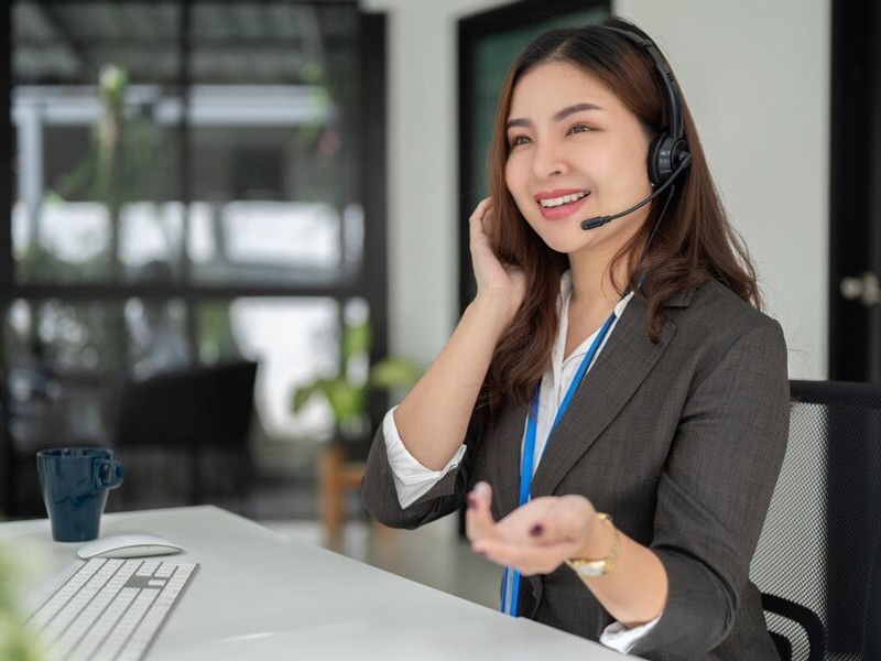 Hình ảnh người đang thiền định hoặc tập trung cao độ, thể hiện sự kiên nhẫn và bình tĩnh cần thiết khi chơi game nổ hũ rút tiền mặt